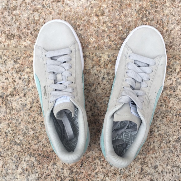 NWT Suede Grey PUMA Sneakers - Picture 4 of 7